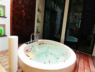 jacuzzy ranong hotel