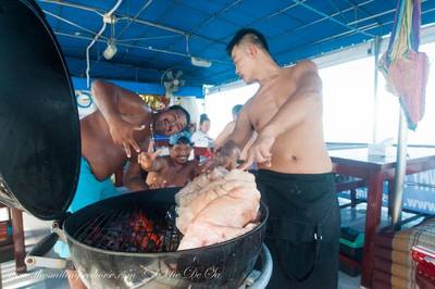 Great barbecue on the Smiling Seahorse cruise
