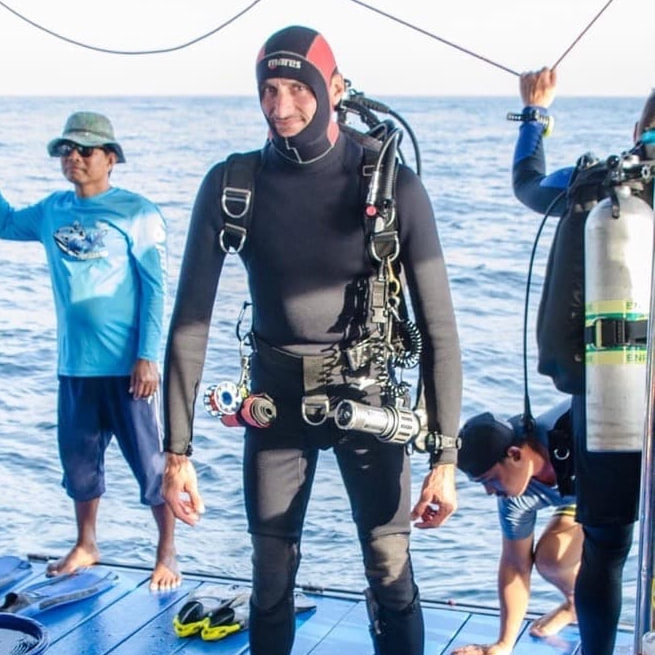 The Divemaster rating is the first professional PADI rating. It allows you to guide and conduct some training with and without instructor supervision.