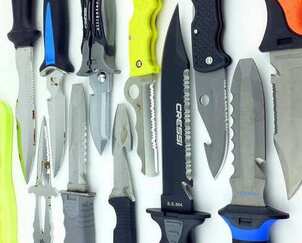 When talking about essential safety item, dive knives are not the first thing people think about...