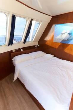 Master cabin bed on the MV Smiling Seahorse