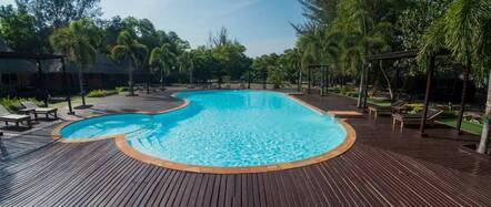 Phayam Cottage Resort swimming pool