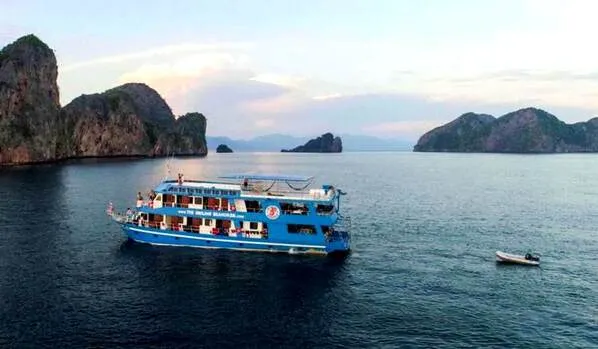 The MV Smiling Seahorse
