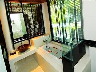 The Numsay Khao Suay bathroom