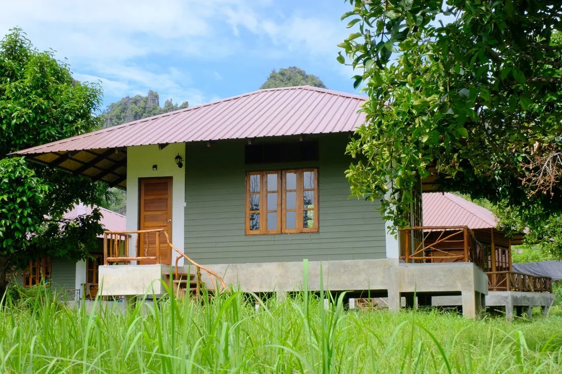 Monkey Mansion bungalows, Khao Sok